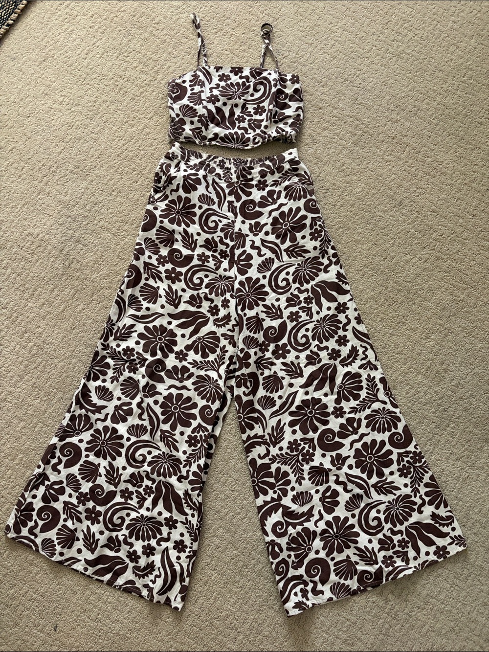 Brown Floral Wide-Leg Pants & Cropped Tank Set — Brown/White